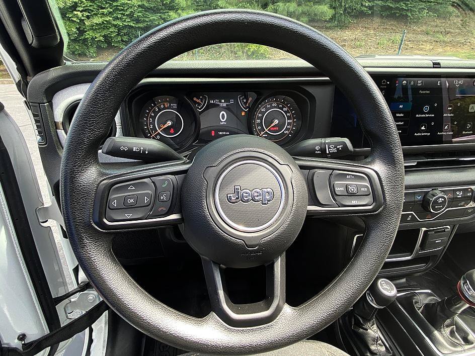 Used 2024 Jeep Gladiator Sport AWD/4WD image 13