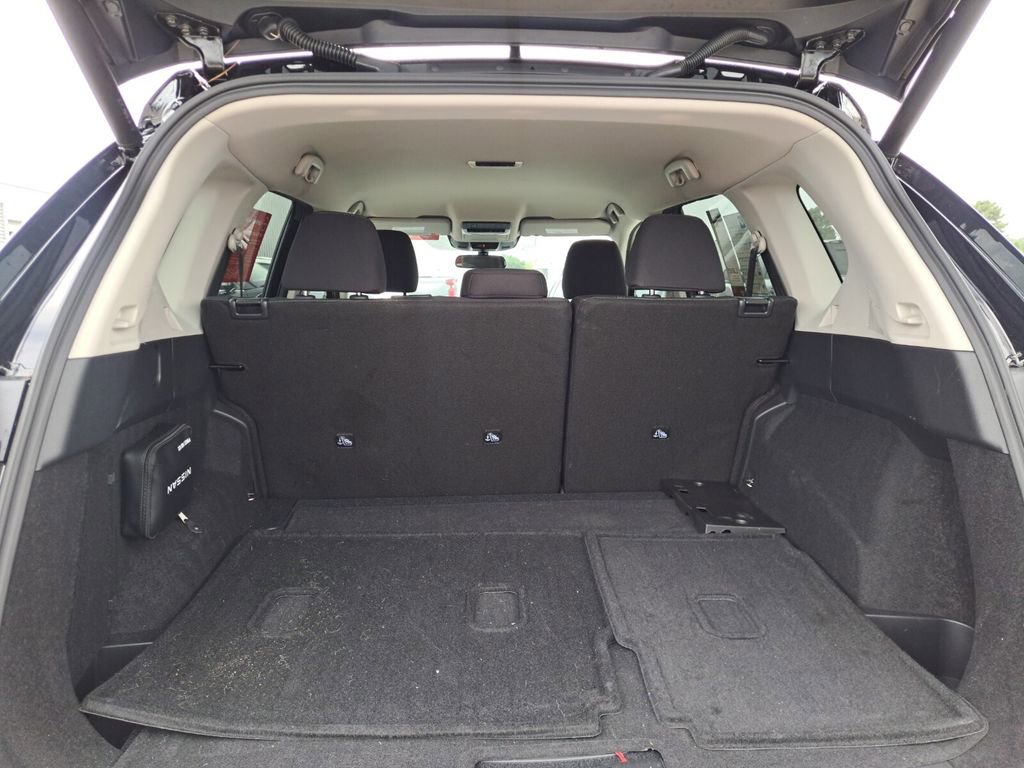 Used 2026 Nissan Rogue SV image 27