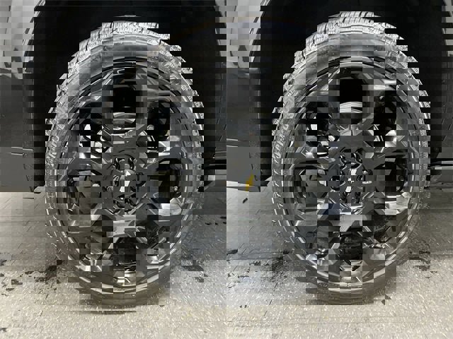 Certified 2025 Chevrolet Suburban High Country image 34