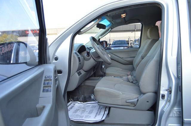 Used 2008 Nissan Frontier SE w/ SE Value Truck Pkg image 11