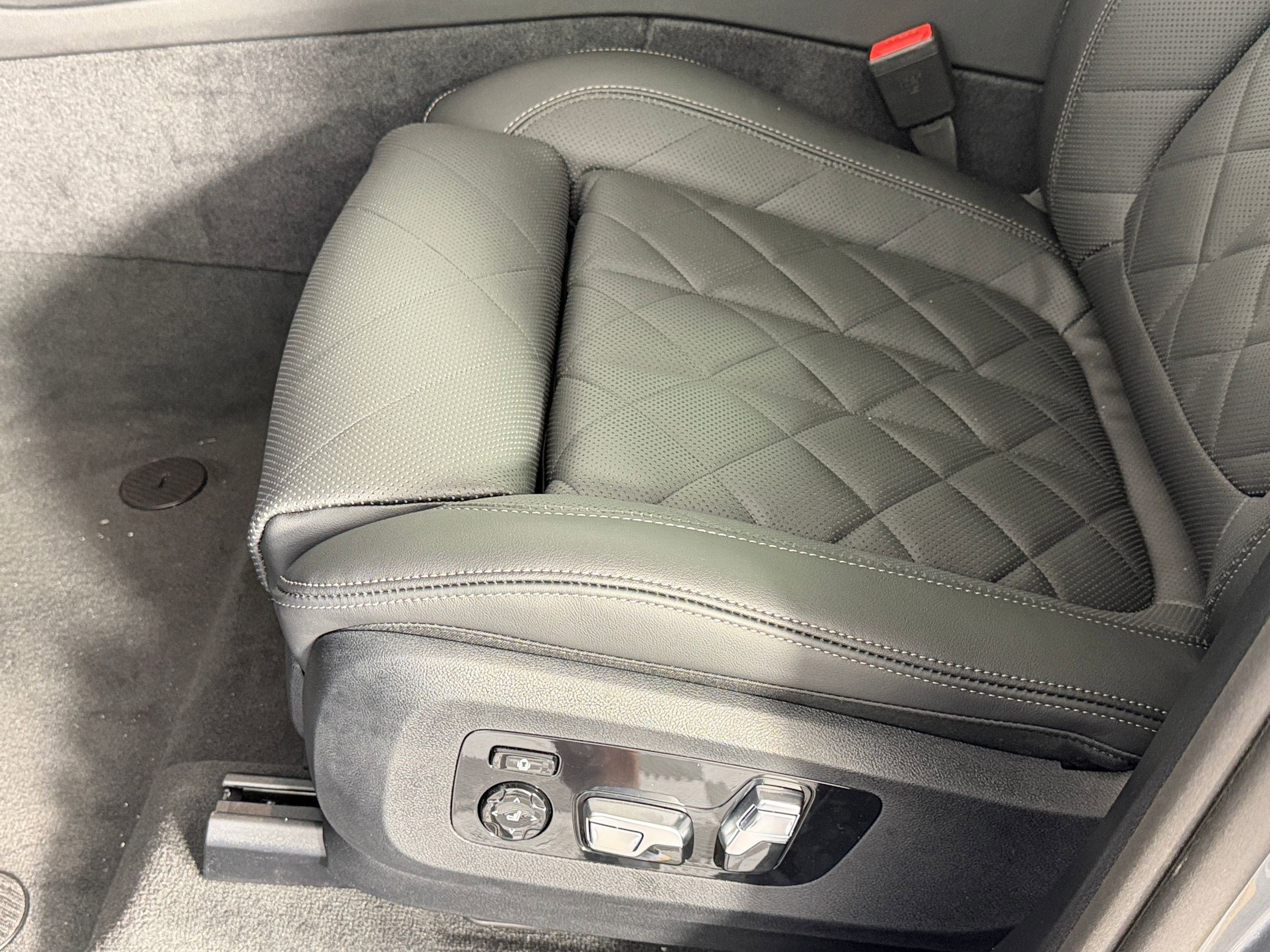 New 2026 BMW X5 xDrive50e w/ Executive Package image 13