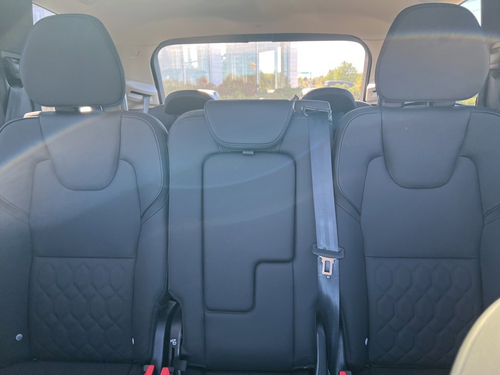 Certified 2025 Volvo XC90 B5 Plus image 25