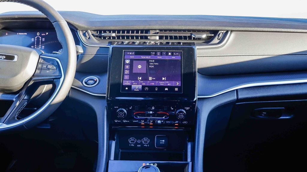 New 2025 Jeep Grand Cherokee L Laredo image 14