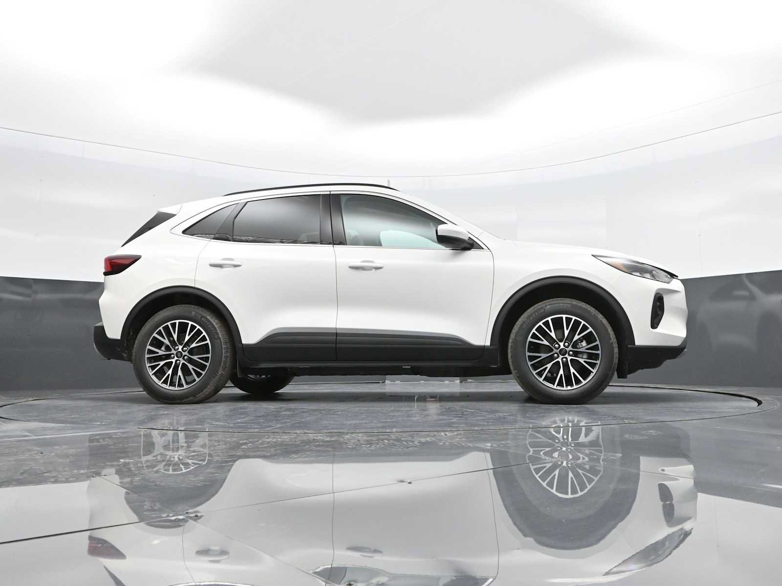 New 2025 Ford Escape SE FWD image 43