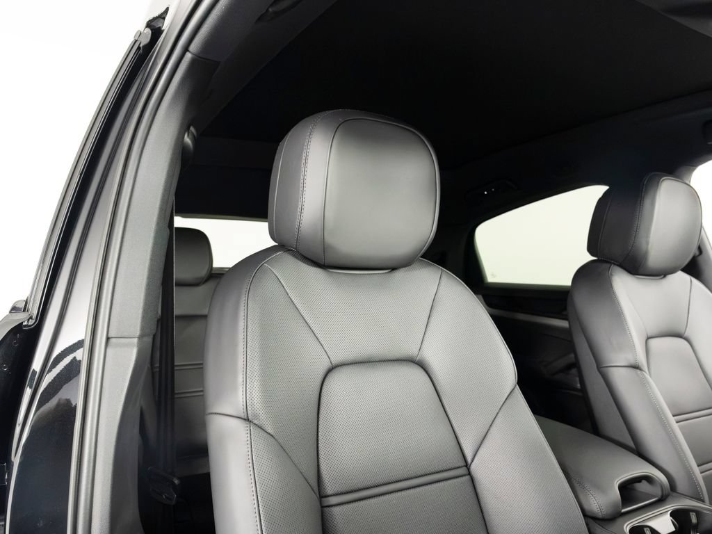 New 2026 Porsche Cayenne Coupe AWD/4WD image 39