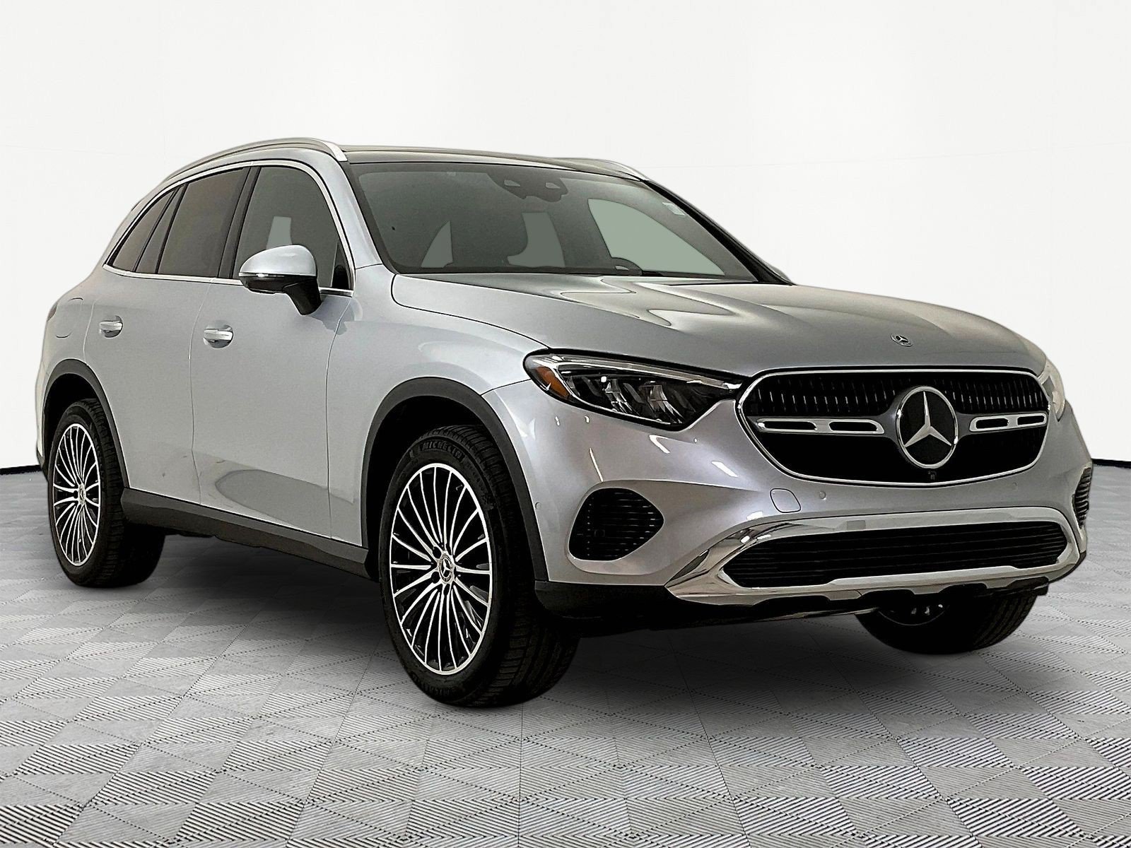 Used 2026 Mercedes-Benz GLC 300 4MATIC image 3