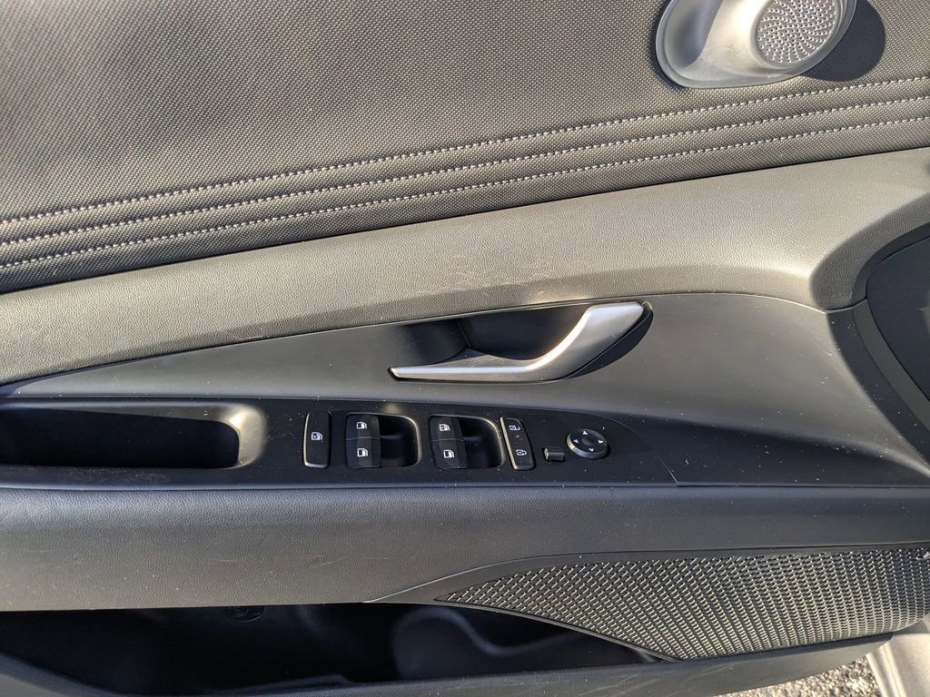 Used 2025 Hyundai Elantra Limited image 14