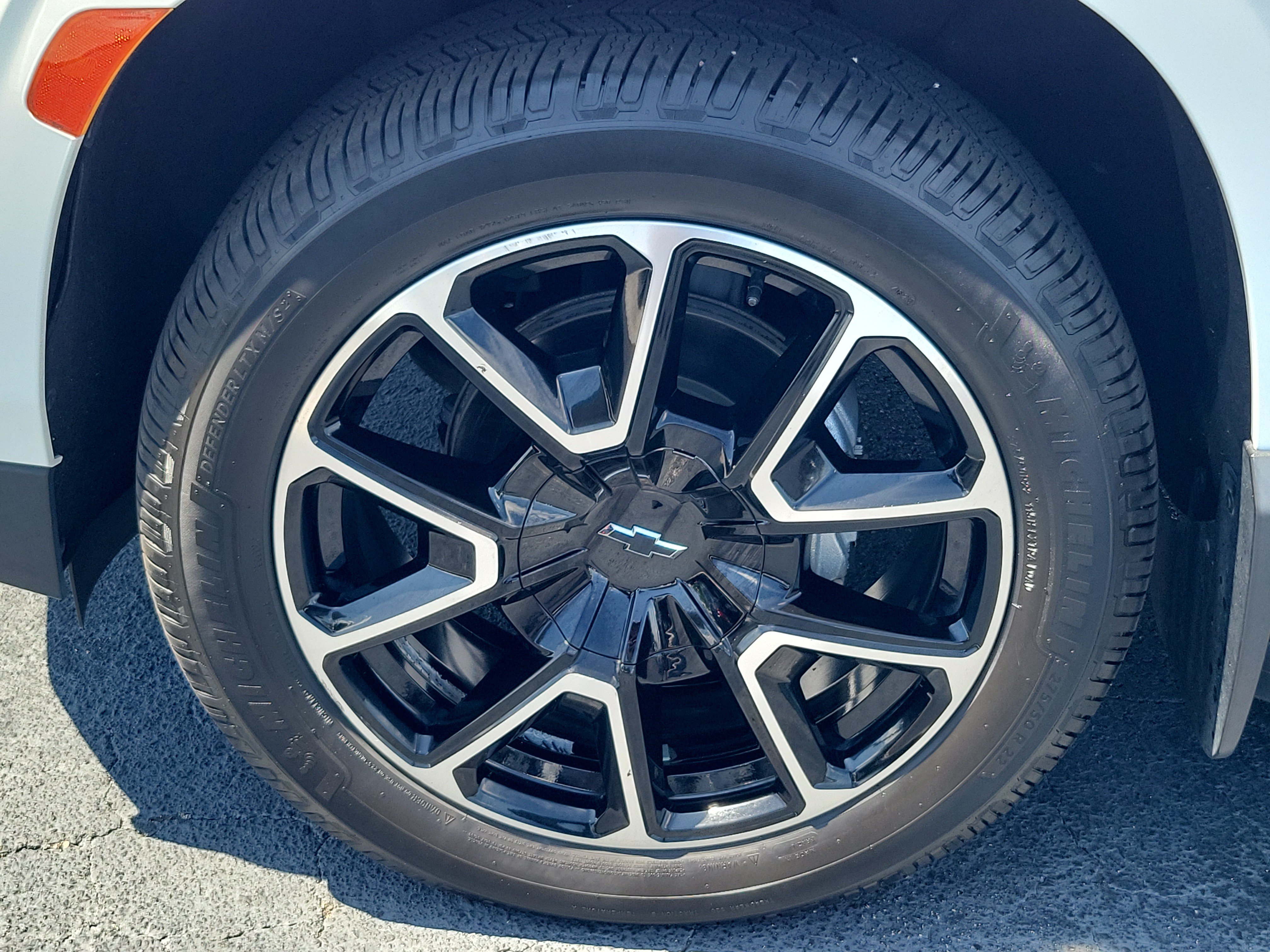 Used 2021 Chevrolet Suburban RST RWD image 7