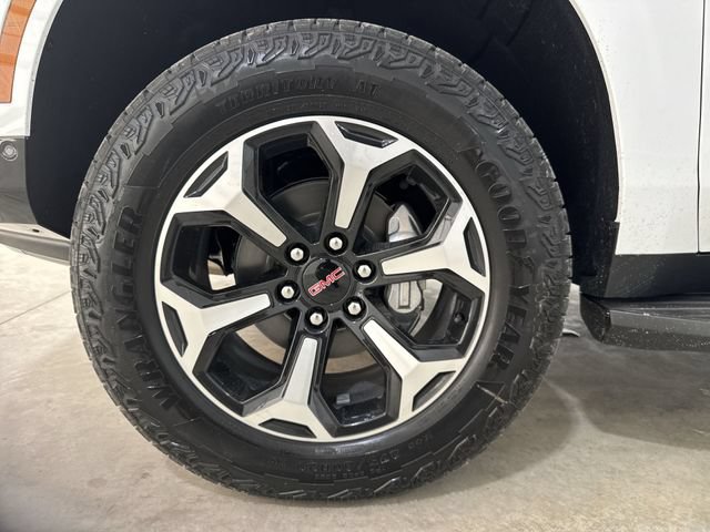 New 2026 GMC Yukon XL AT4 w/ LPO, Floor Liner Package AWD/4WD image 33