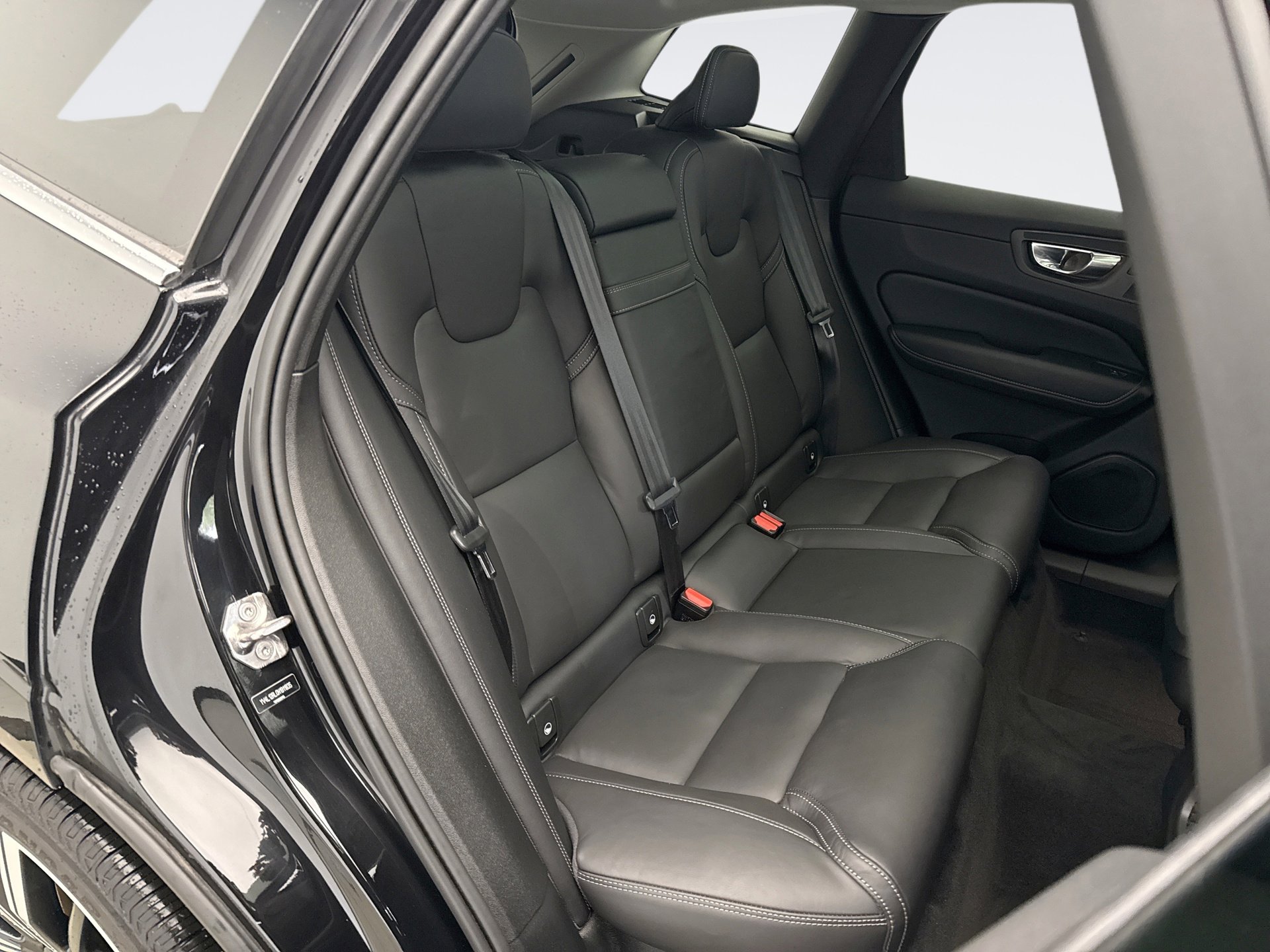 Used 2022 Volvo XC60 B5 Inscription w/ Climate Package image 19