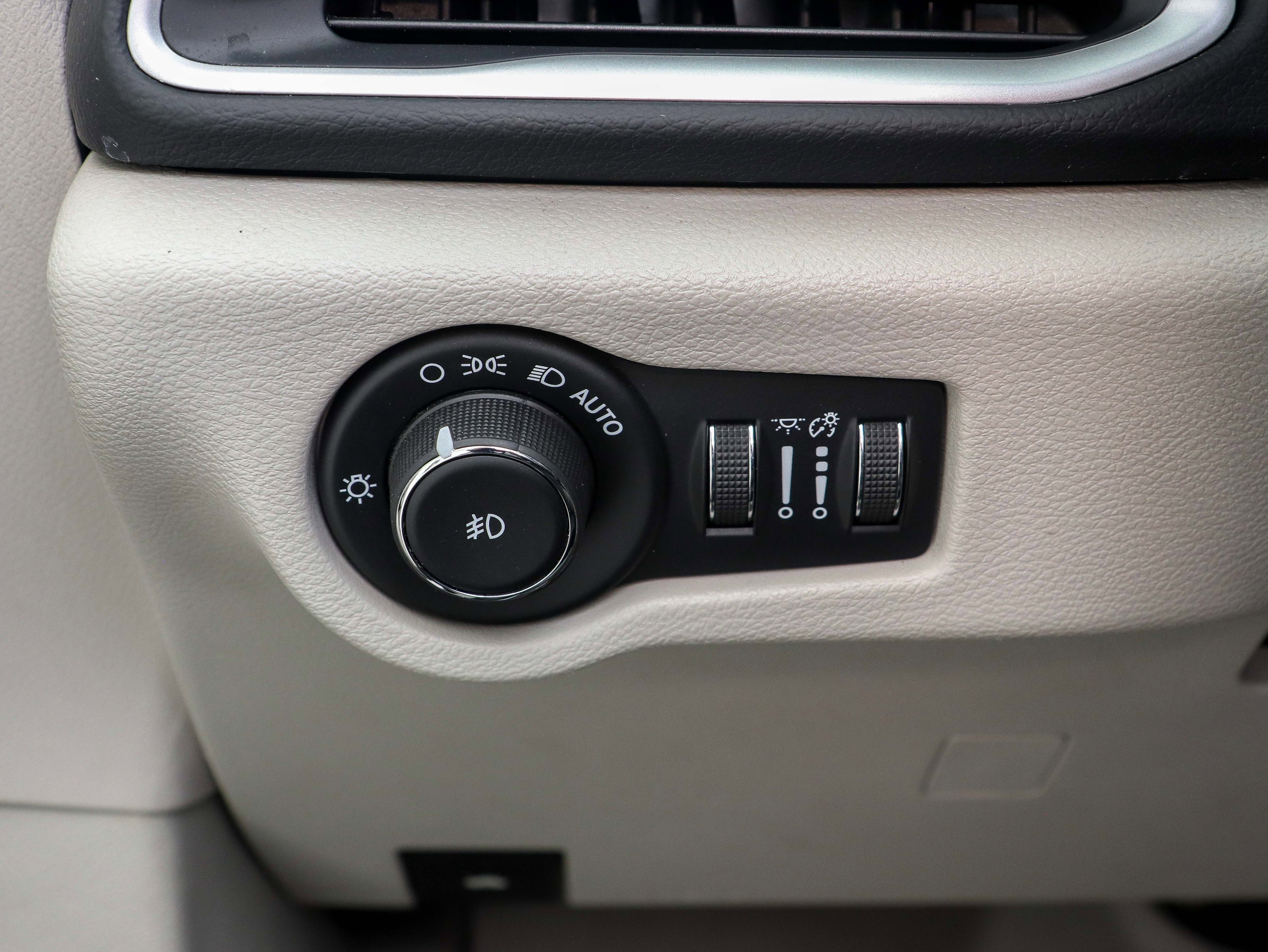 Used 2018 Chrysler Pacifica Touring Plus image 30