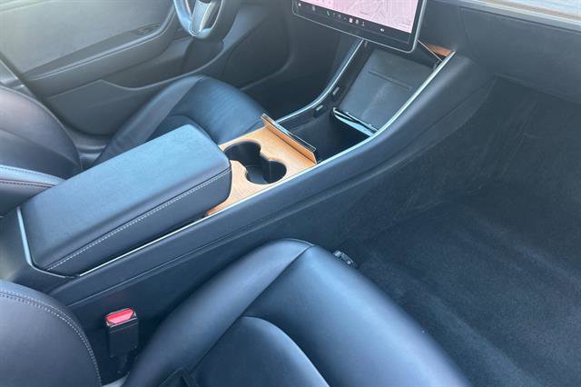 Used 2017 Tesla Model 3 Long Range image 16