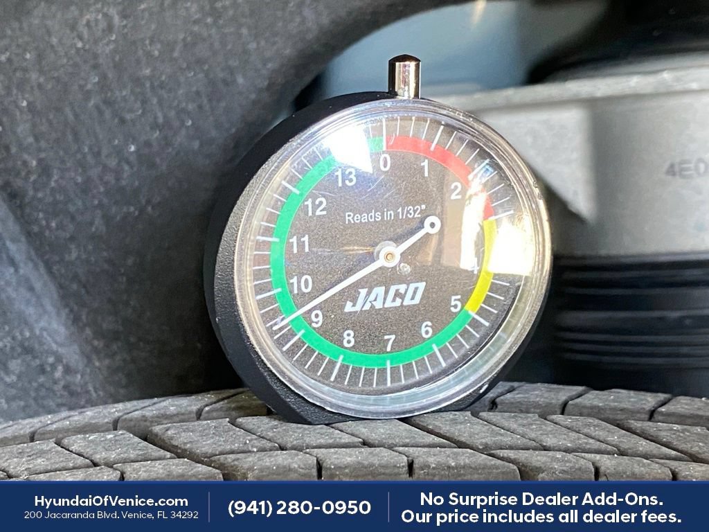 Certified 2025 Hyundai Santa Cruz Limited AWD/4WD image 11