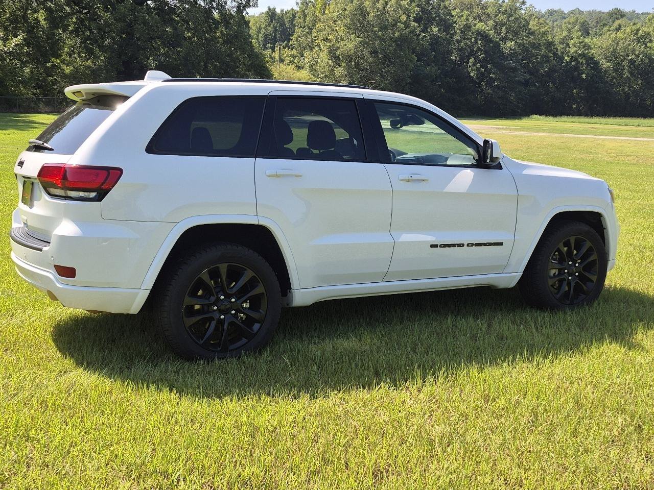 Used 2022 Jeep Grand Cherokee Laredo RWD image 10