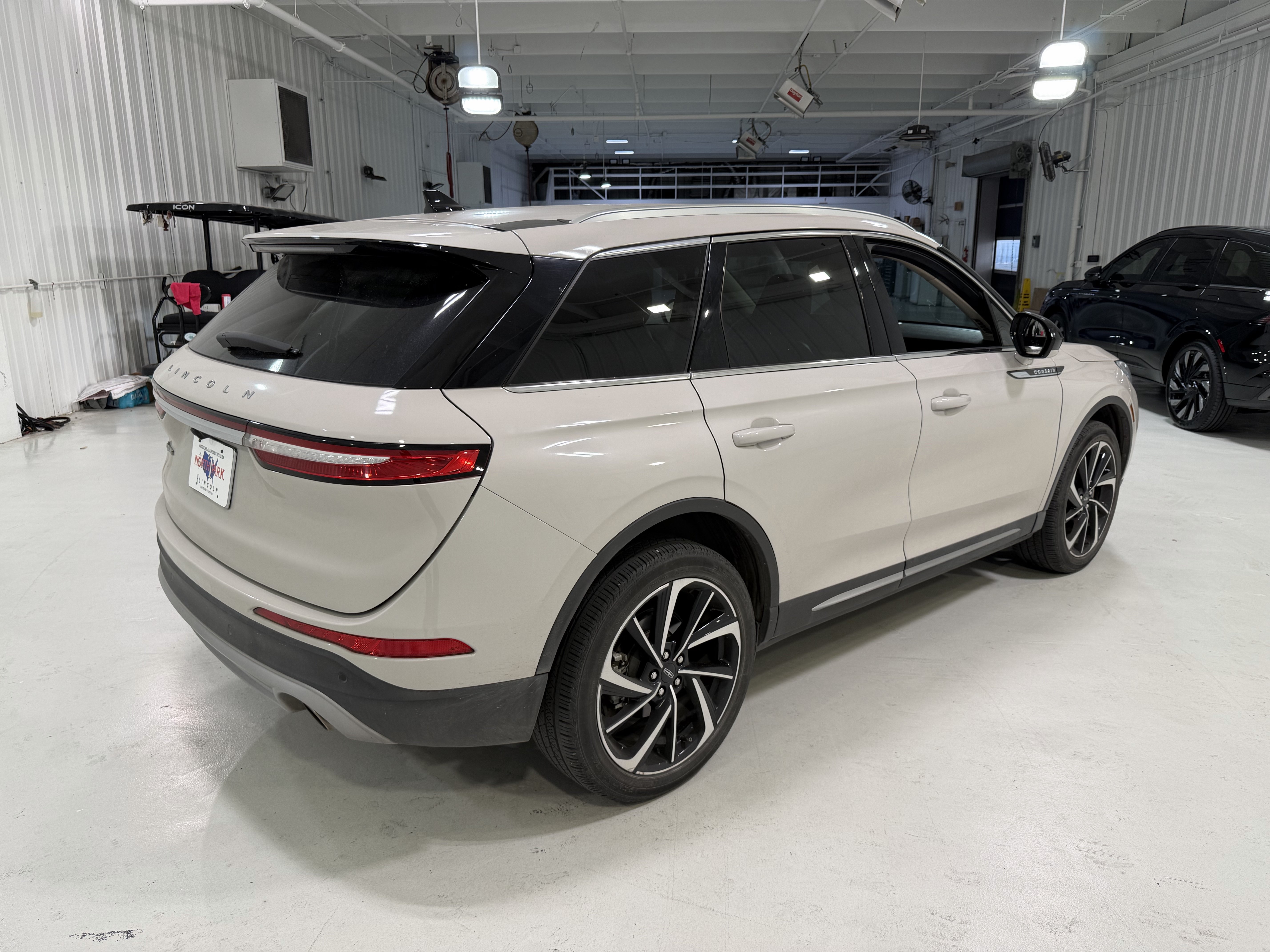 Used 2023 Lincoln Corsair Reserve FWD image 5