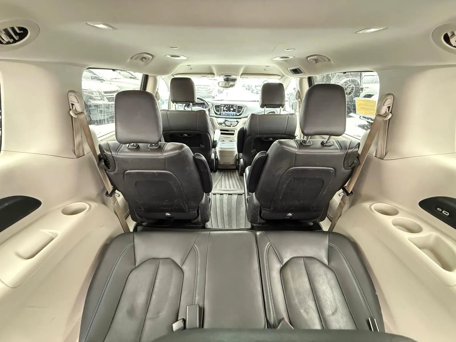 Used 2021 Chrysler Pacifica Touring-L image 9