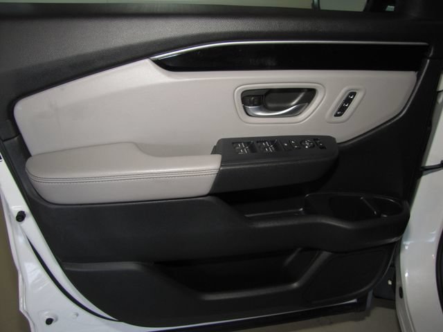 Certified 2025 Honda Pilot EX-L image 9