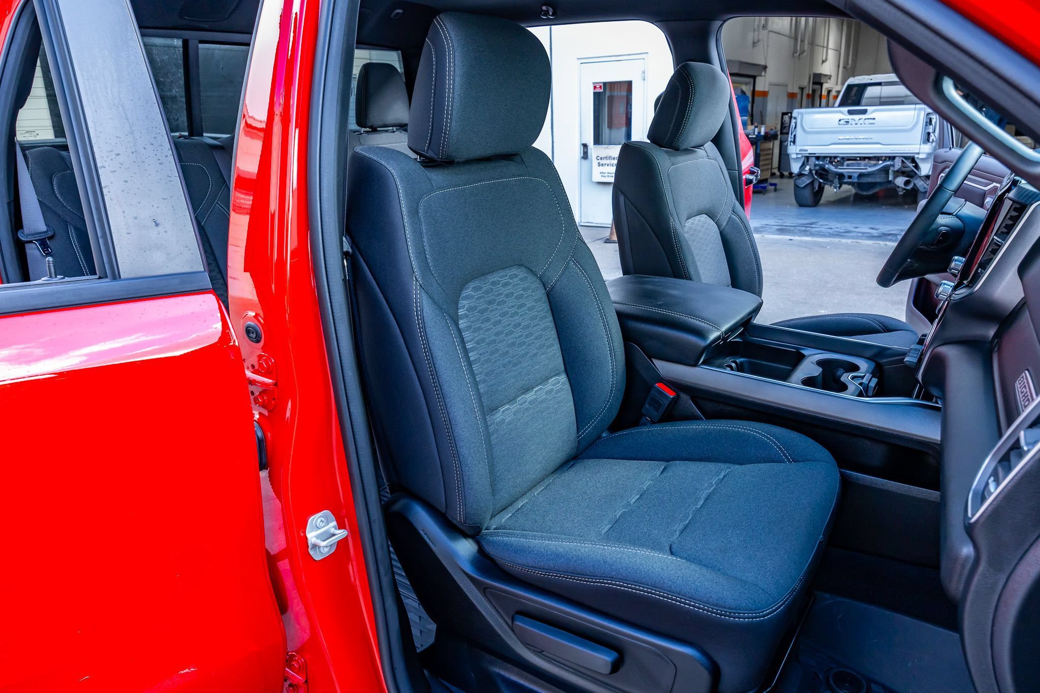 Used 2025 RAM 1500 Big Horn AWD/4WD image 31