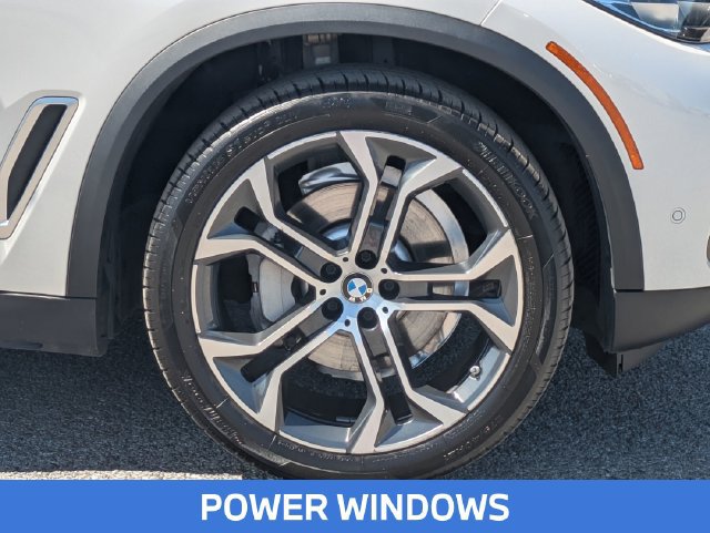 Used 2023 BMW X5 xDrive40i w/ Premium Package AWD/4WD image 11
