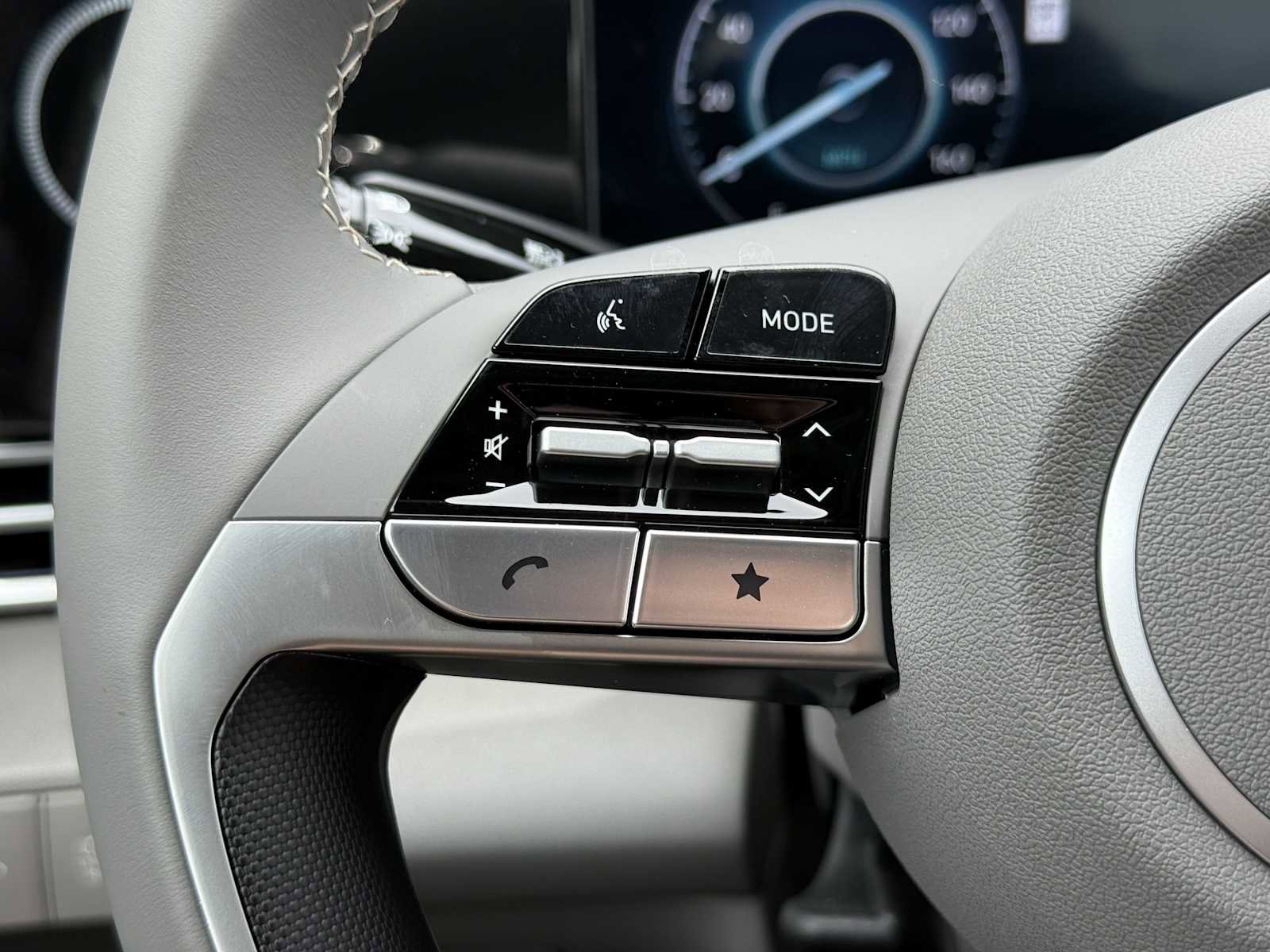 New 2025 Hyundai Elantra SEL image 18