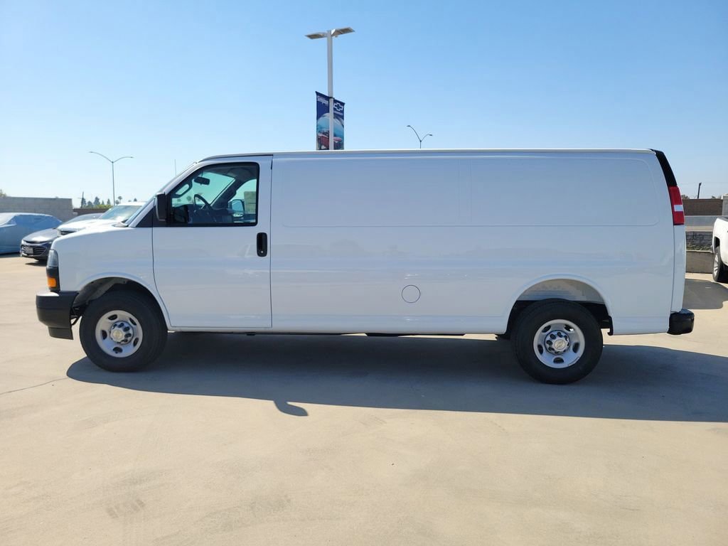 New 2026 Chevrolet Express 2500 Extended w/ Communications Package RWD image 24