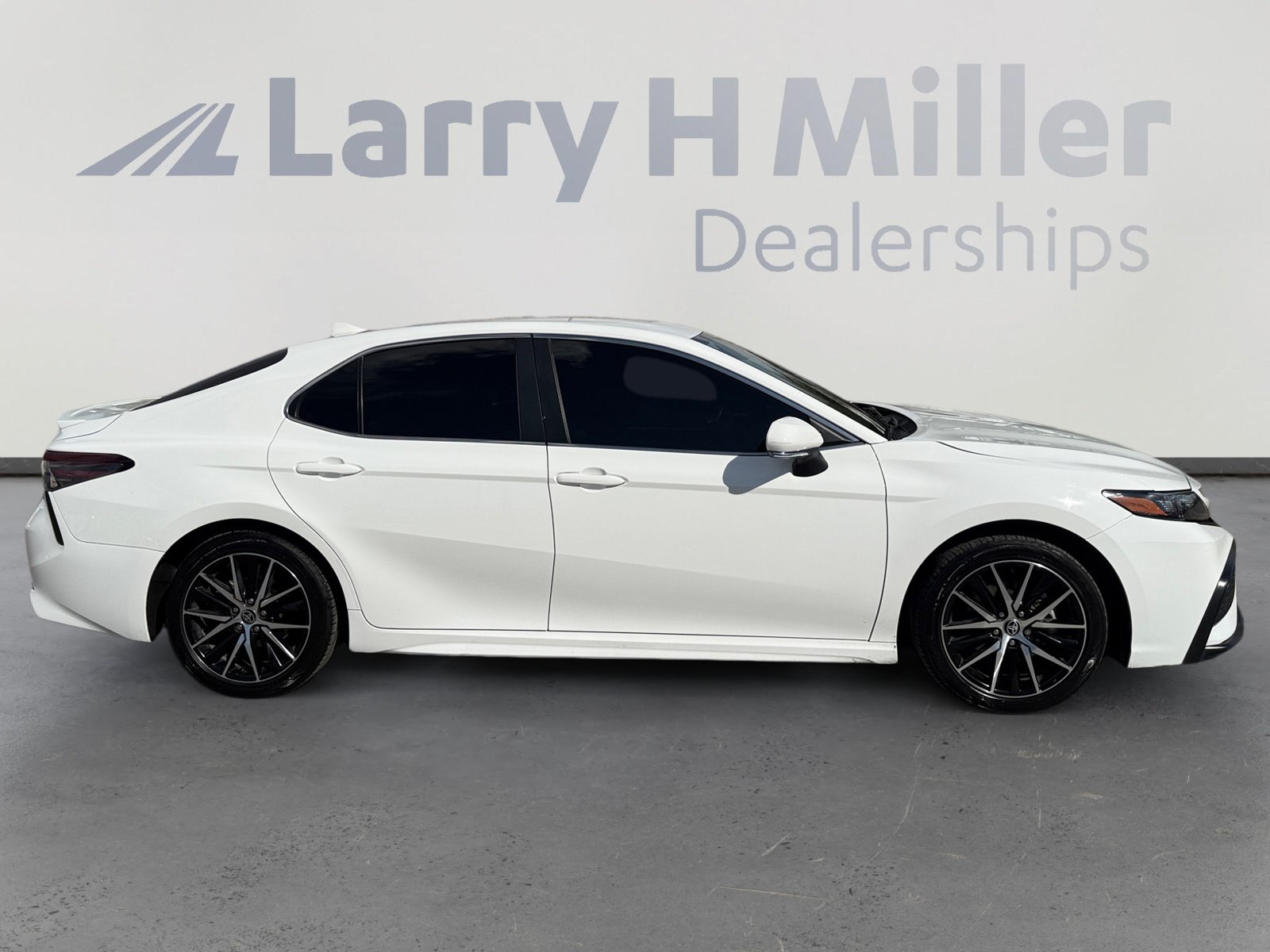 Used 2023 Toyota Camry SE w/ Protection Package (Q2) (TMS) FWD image 6