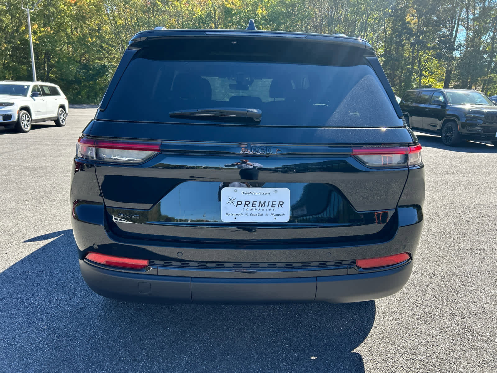 New 2025 Jeep Grand Cherokee Laredo image 9