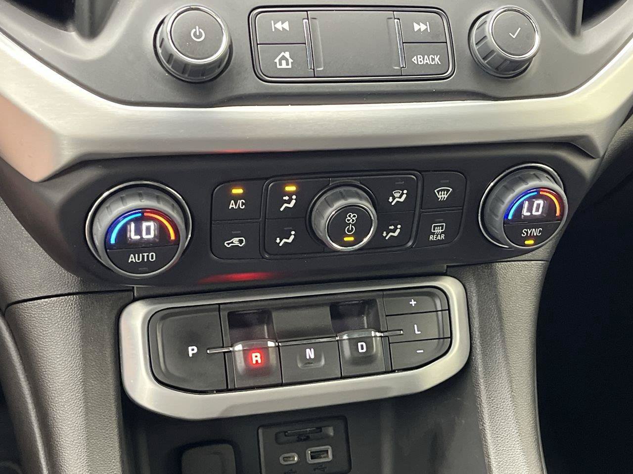Certified 2023 GMC Acadia SLT AWD/4WD image 28