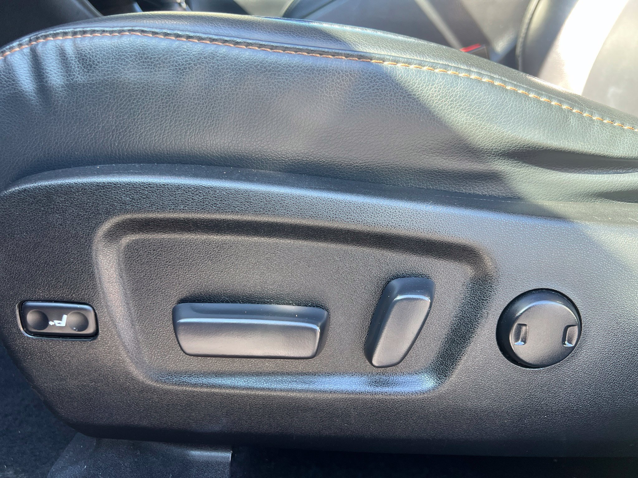 Used 2019 Toyota Highlander XLE AWD/4WD image 25
