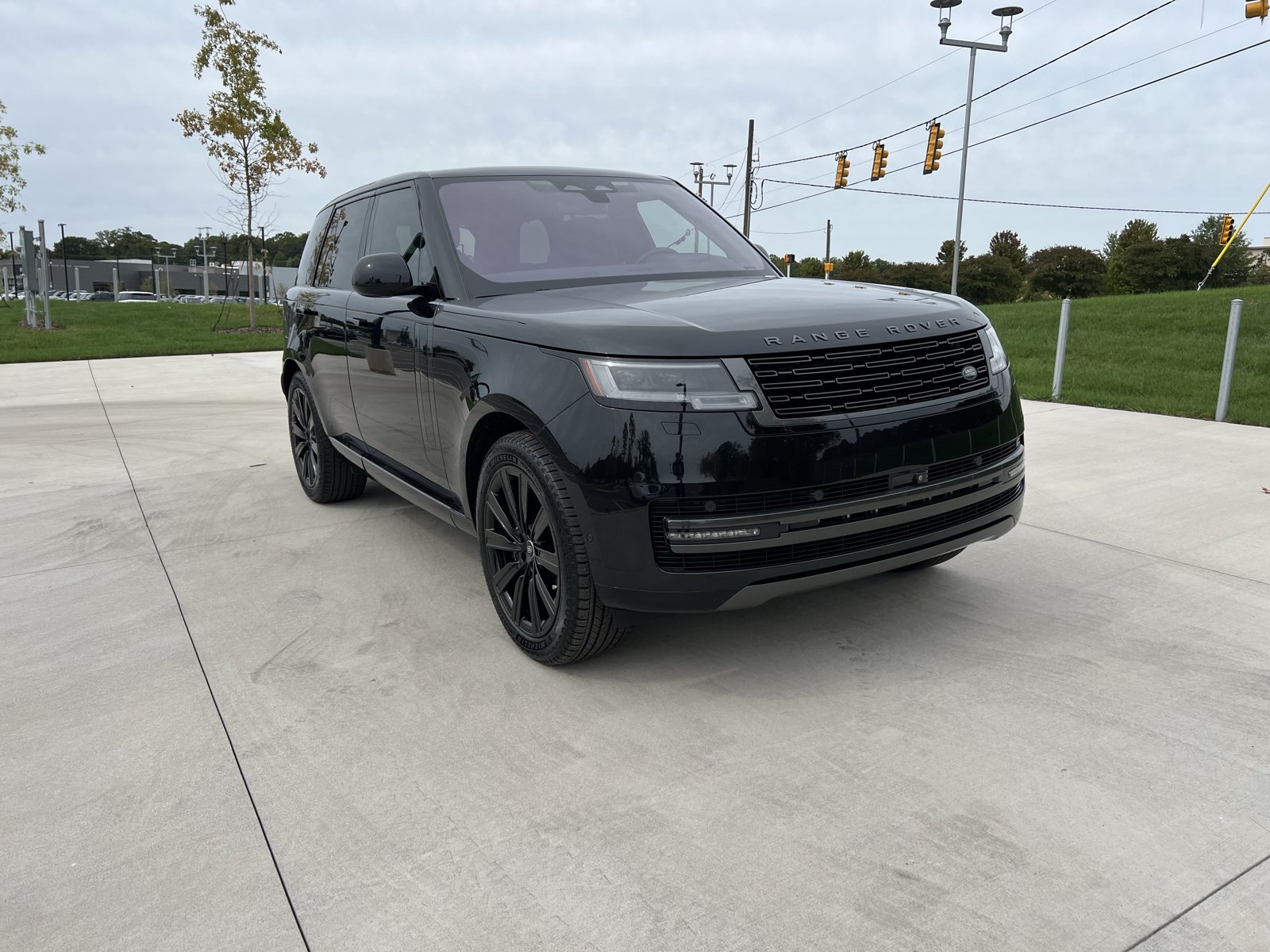 Used 2023 Land Rover Range Rover SE AWD/4WD image 2