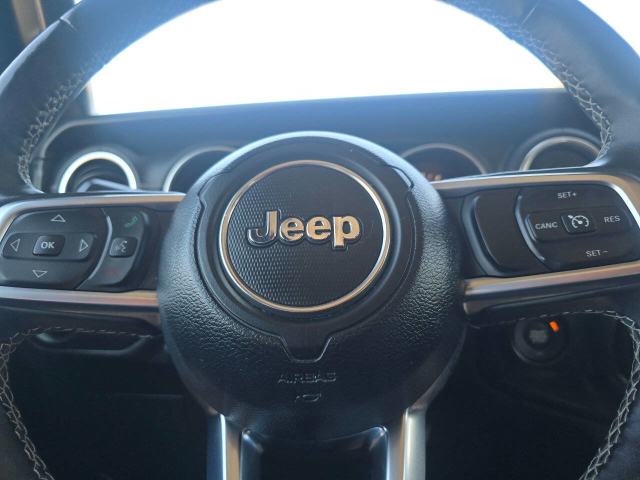 Used 2018 Jeep Wrangler Unlimited Sahara image 31