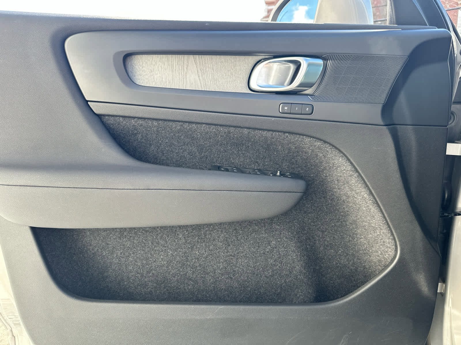 Used 2023 Volvo XC40 B5 Plus w/ Protection Package Premier image 13