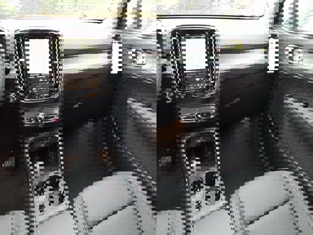 New 2026 Volvo XC40 B5 Core w/ Climate Package image 14