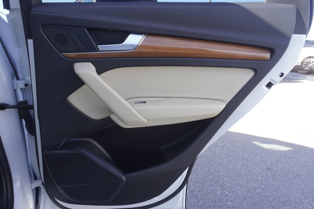 Used 2023 Audi Q5 e Premium w/ Convenience Package image 25