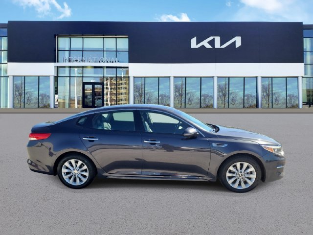 Used 2018 Kia Optima EX w/ Premium Package FWD image 3