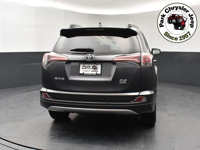 Used 2018 Toyota RAV4 XLE AWD/4WD image 5