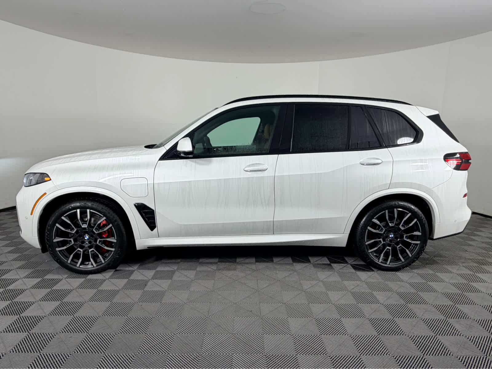 New 2026 BMW X5 xDrive50e w/ M Sport Package AWD/4WD image 7
