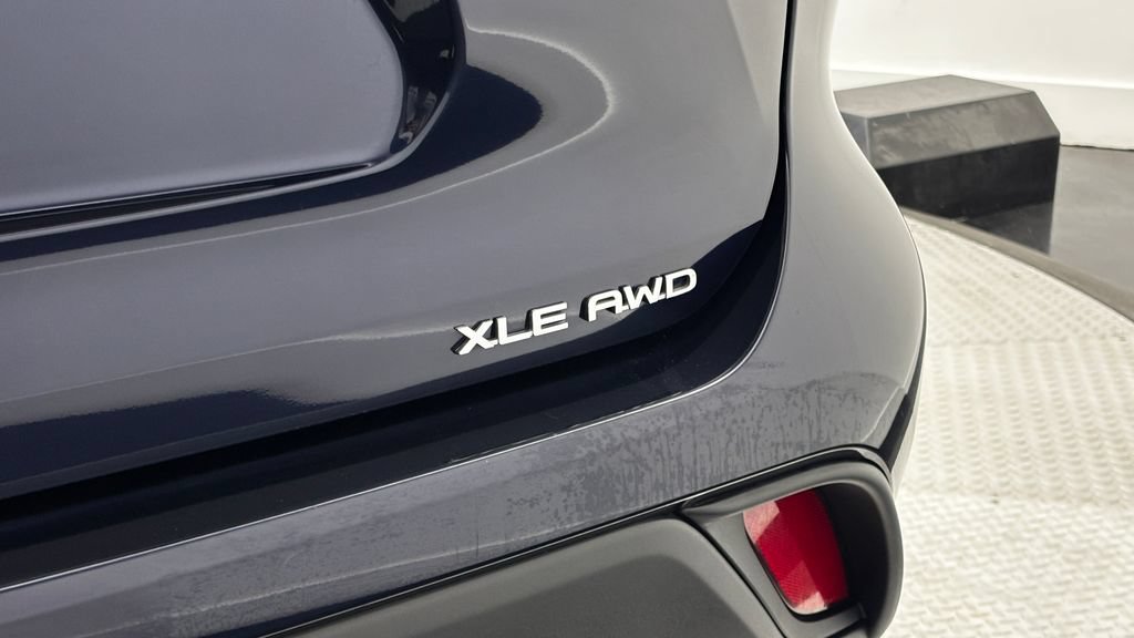 Used 2025 Toyota Highlander XLE AWD/4WD image 9