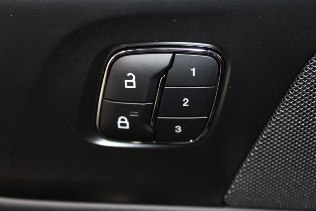 New 2025 Lincoln Nautilus Premier w/ Equipment Group 102A image 38