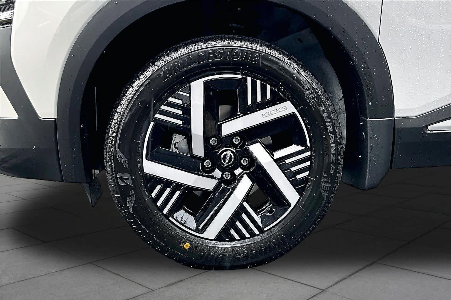 New 2026 Nissan Kicks SV w/ SV Premium Package FWD image 11