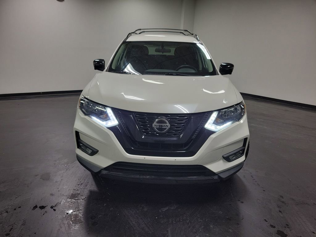 Used 2018 Nissan Rogue SV w/ Premium Package image 2