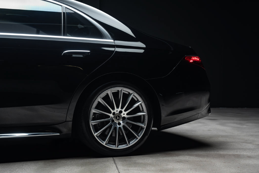 Used 2022 Mercedes-Benz S 500 4MATIC w/ AMG Line Package image 17