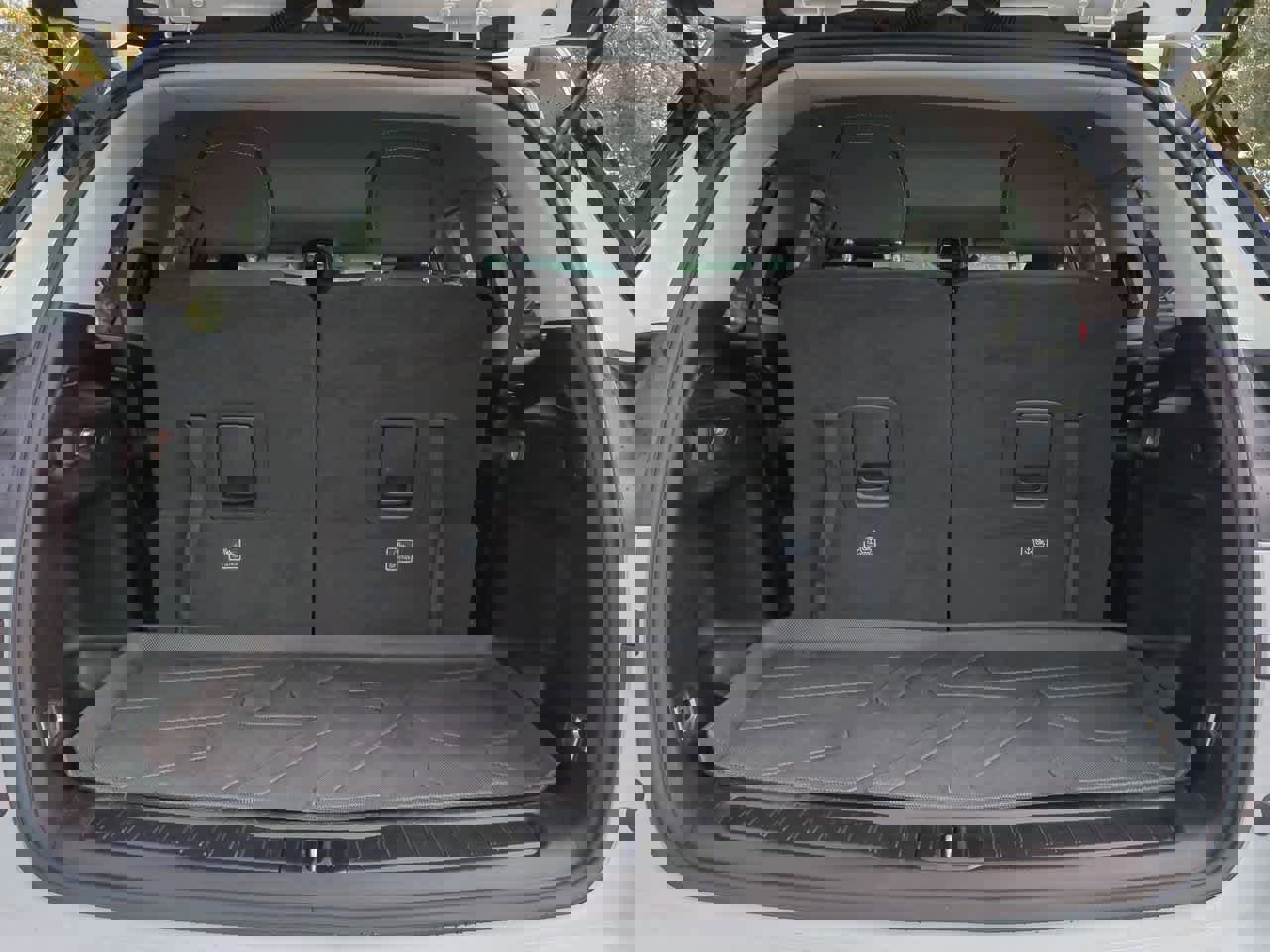 Used 2023 Jeep Grand Cherokee L Laredo image 34