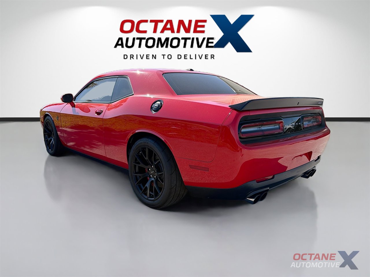 Used 2016 Dodge Challenger SRT Hellcat image 5