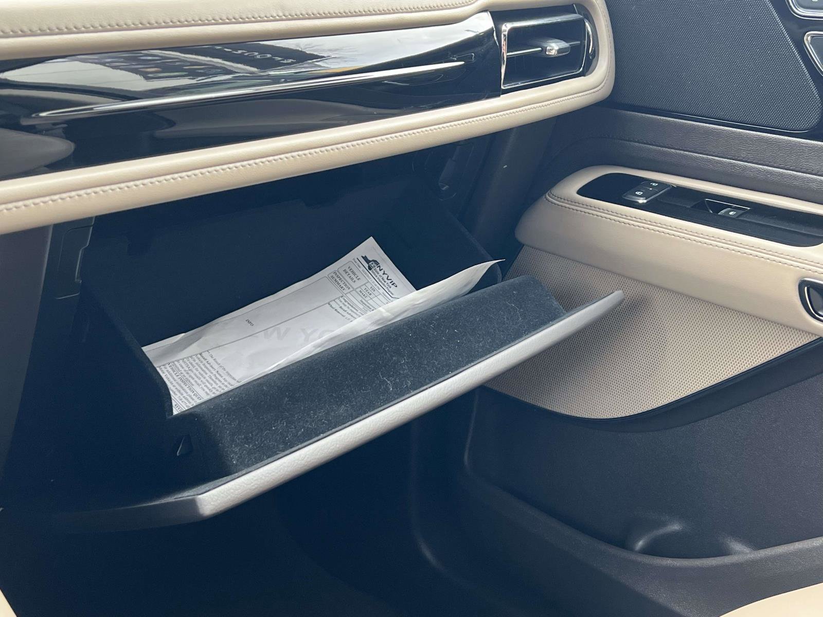 Used 2022 Lincoln Aviator Standard w/ Premium Package image 34