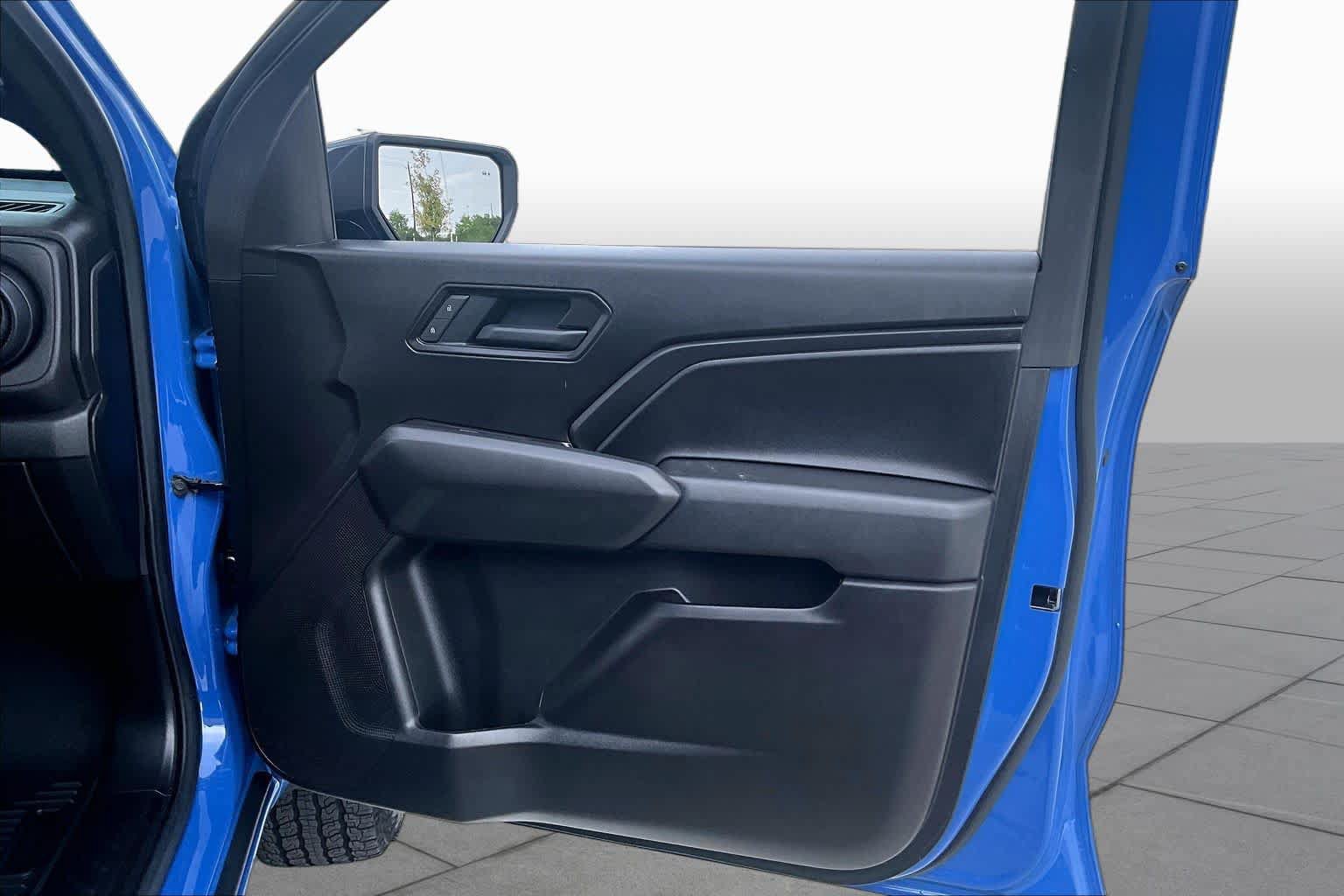 Used 2025 Chevrolet Colorado Trail Boss AWD/4WD image 25