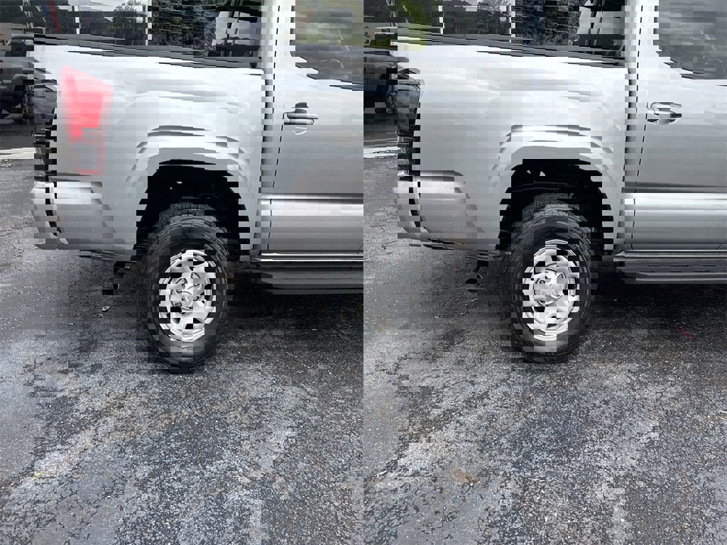 Used 2023 Toyota Tacoma SR w/ SR Convenience Package image 4