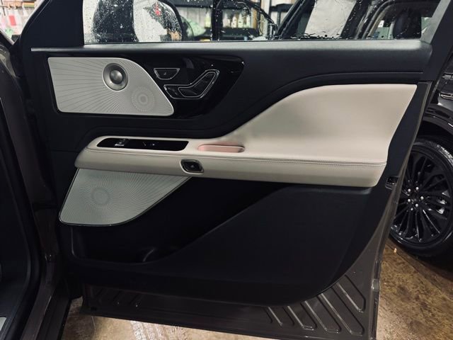 New 2026 Lincoln Aviator Reserve image 14