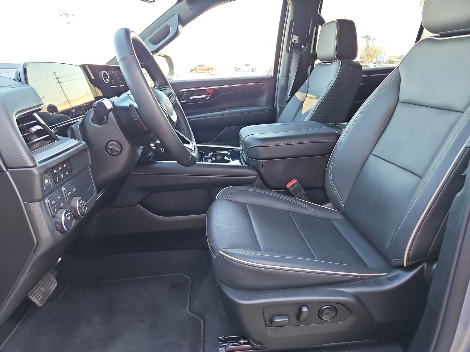 Used 2025 Chevrolet Suburban Premier AWD/4WD image 7