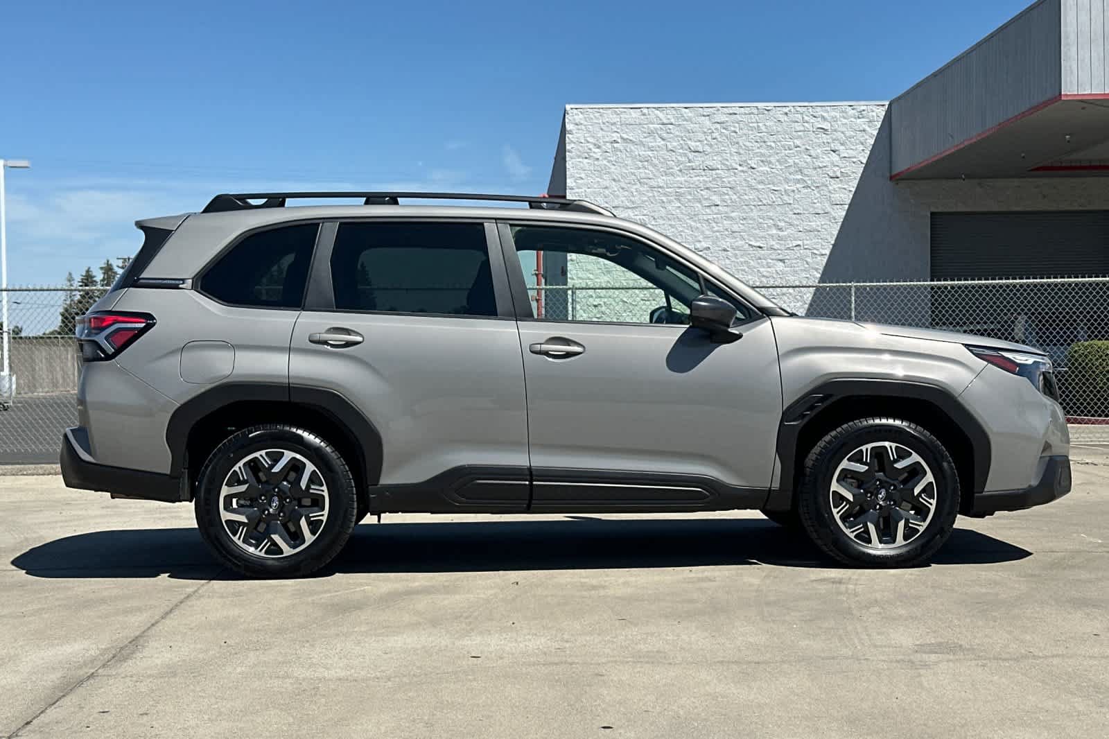 Certified 2025 Subaru Forester Premium AWD/4WD image 2